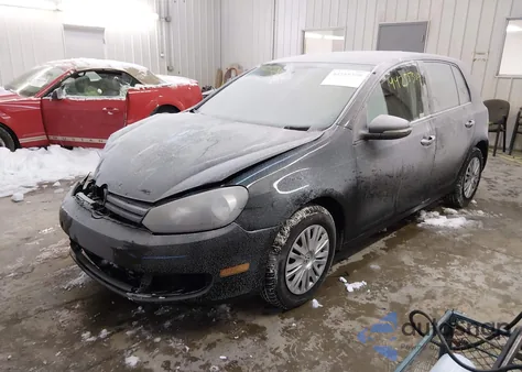 2010 Volkswagen Golf 4-Door z USA, uszkodzony, nr VIN WVWDB7AJ1AW203408